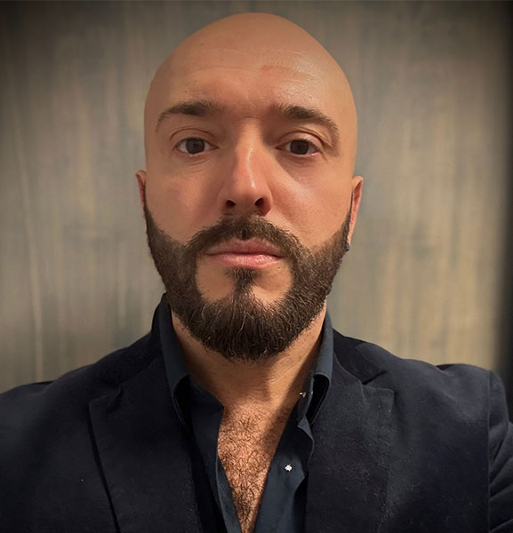 Chris, Administration